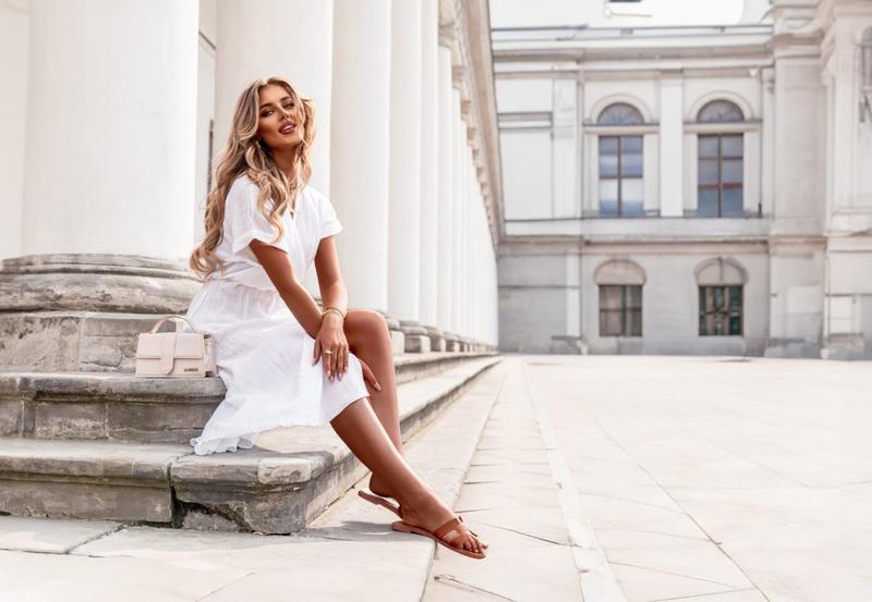 Elegancja i komfort: idealne stylizacje na letnią operę