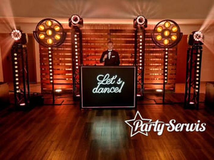 Zaskakujące stawki: ile naprawdę zarabia DJ na weselu? Oto czynniki wpływające na jego wynagrodzenie!