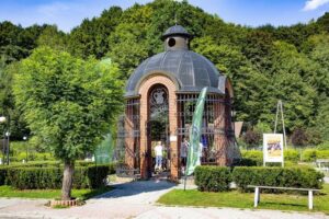 Gdzie naprawdę żyją bohaterowie serialu "Górale"? Odkryj tajemnice Piwnicznej-Zdroju!