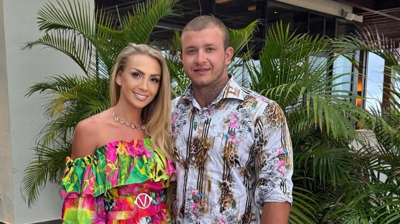 Dawid Narożny i AGBE: Kto śpiewa „Ona działa na mnie jak”?