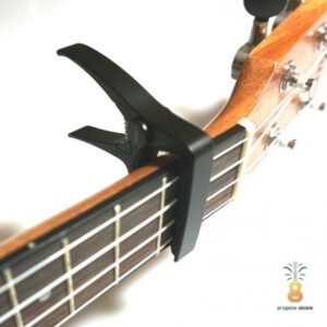 Jaki kapodaster do ukulele wybrać, aby grać bez problemów?