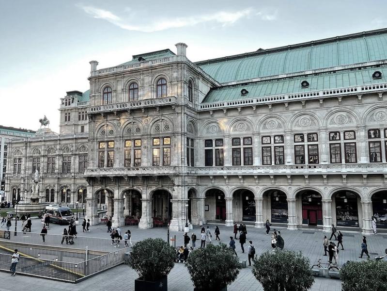 Ubrać się do opery