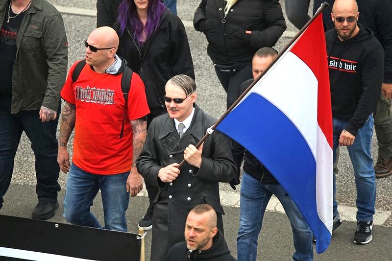 Faszysta – kim jest i jakie zagrożenia niesie dla społeczeństwa