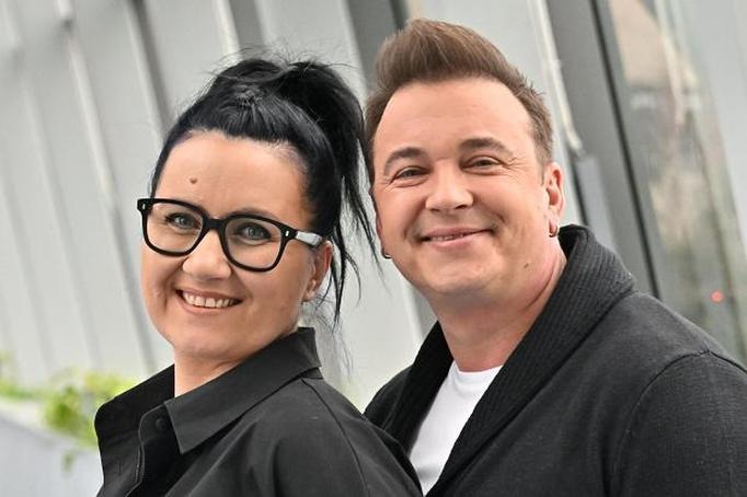 Kto śpiewa „Ona tańczy dla mnie”? Głos Radosława Liszewskiego i zespołu Weekend