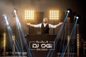 Ile kosztuje DJ na 40. urodziny? Realne ceny i koszty dodatkowe