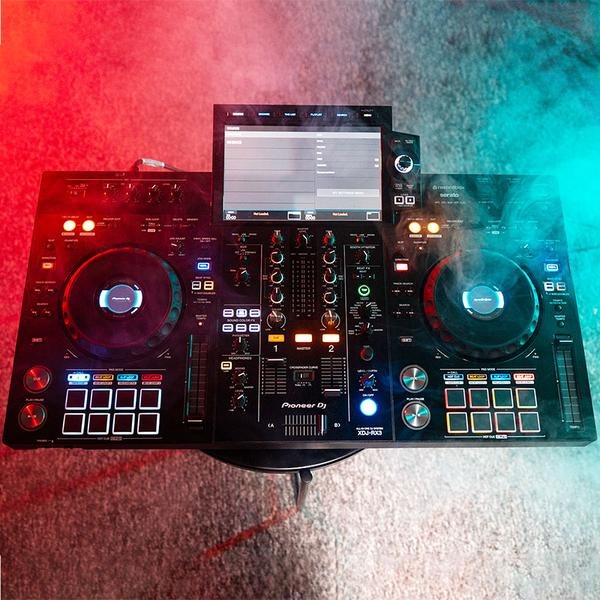 Ile kosztuje sprzęt DJ? Ceny zestawów i sposoby na tańszy zakup