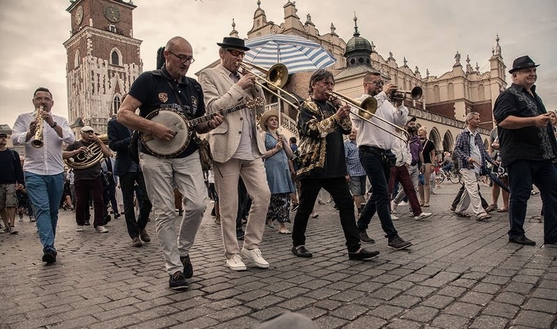 Noce tematyczne i legendy jazzu – fuzja kultur i niezapomniane emocje
